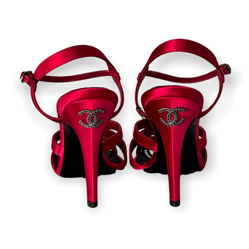 CHANEL pink satin shoes with crystal Coco logo